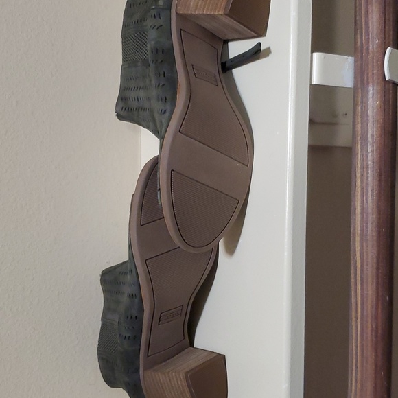 Booties - Picture 3 of 4